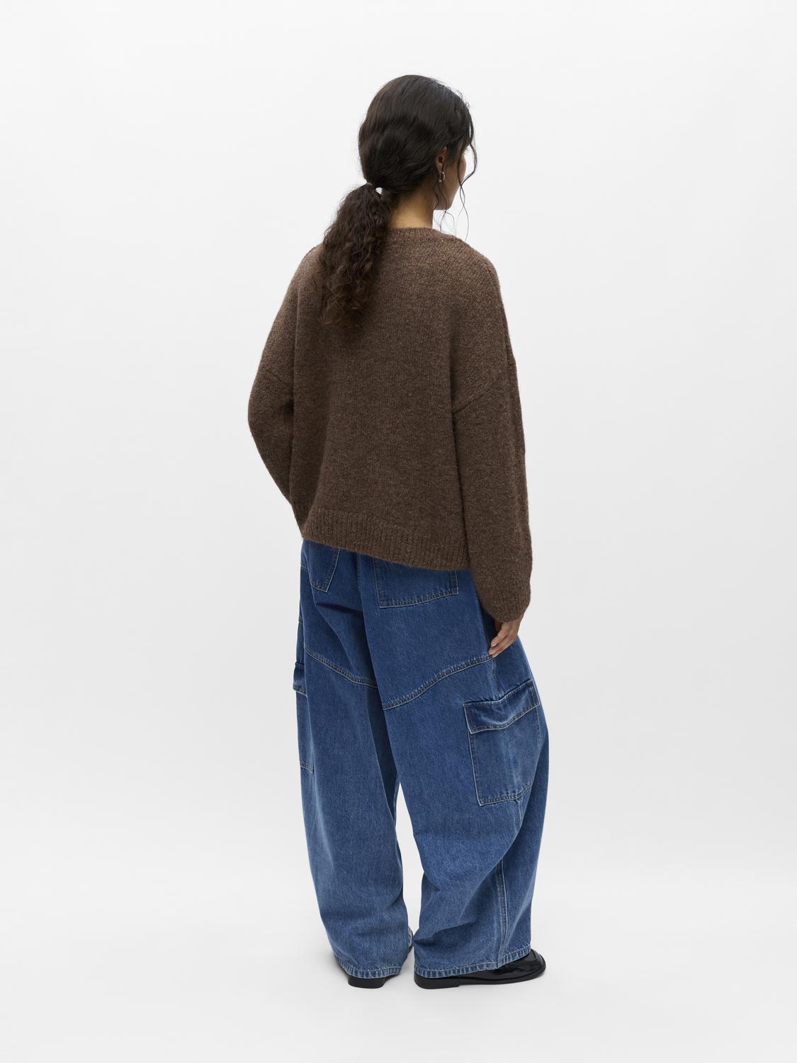 model_shot-back